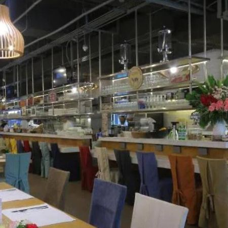 Kl Tower Studio Legazpi Village, Makati Near Greenbelt & Aim Makati Манила Екстериор снимка