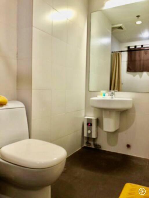 Kl Tower Studio Legazpi Village, Makati Near Greenbelt & Aim Makati Манила Екстериор снимка